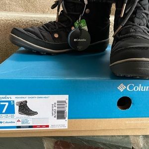 Women’s Columbia Omni Heat short boot, 7 / 7.5. Black
